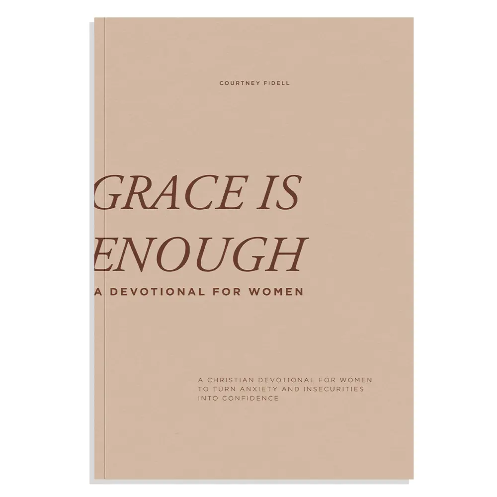 USED Book - Grace Is Enough: A 30-Day Christian Devotional to Help Women Turn Anxiety and Insecurity Into Confidence by Fidell, Courtney (Paperback) - english