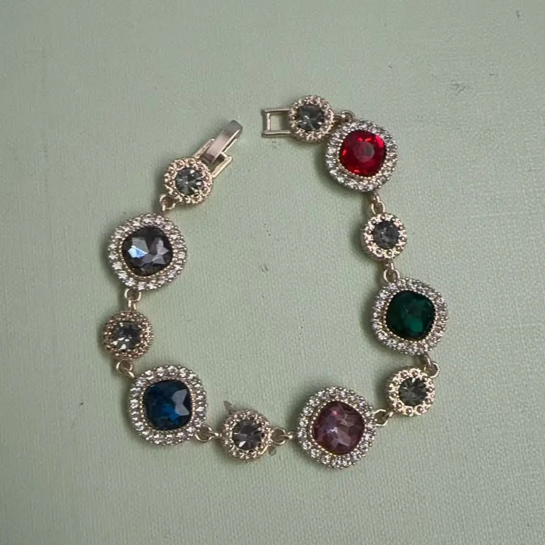 003  Artistic ornaments
