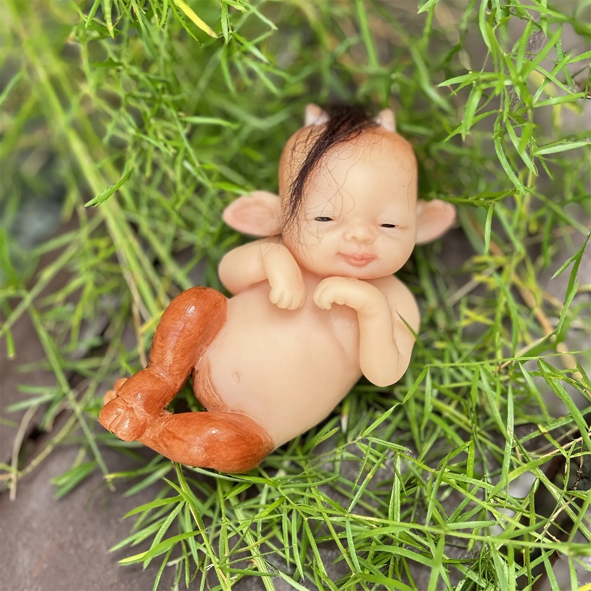 11cm Handmade Painted Mini Palm Realistic Baby Doll, Full Body Soft Solid Silicone Newborn Baby Doll for Kids' Gift, Realistic Baby Dolls
