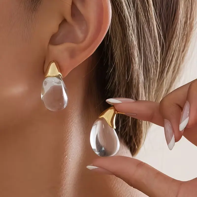 A Pair of Elegant Transparent Acrylic Teardrop Earrings, Featuring a Vintage Minimalist Style, Perfect for Women's Daily Casual Wear or Party Vacation Outfits