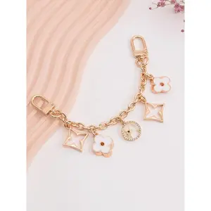 Bag chain decorative accessory with four-leaf clover element, chain pendant, hardware accessory, chain ornament