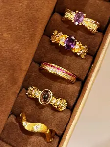 A set of 5 fashionable, exquisite, elegant, high-end, light luxury, dazzling colors, rich diamond inlaid gemstone gold women's ring set, daily wear, holiday party jewelry