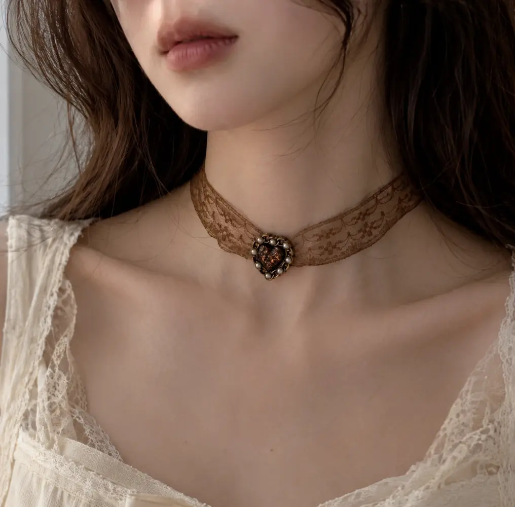 Vintage Floral Lace Choker Necklace for Women with Heart Pendant, Gothic Coquette Aesthetic Fashion Jewelry, Golden Chain for Party, Chain Necklaces, Costume Necklaces