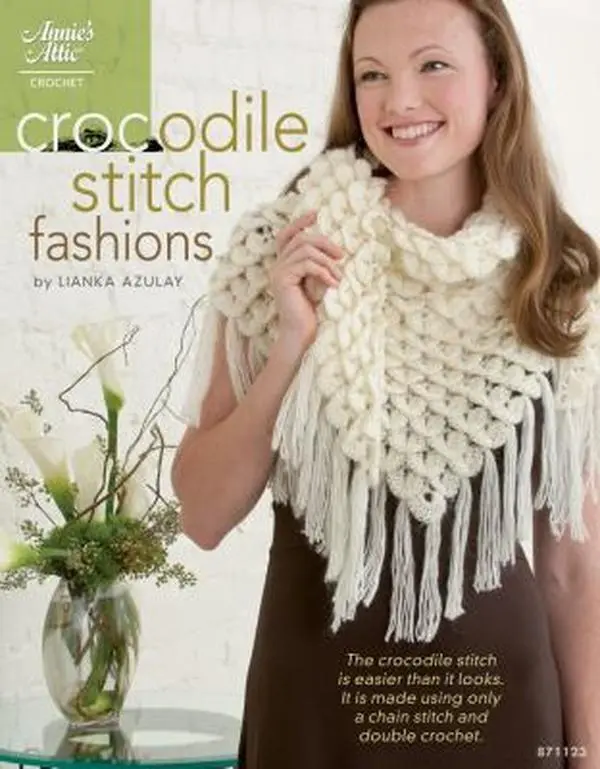 Used Book - Crocodile Stitch Fashions by Lianka Azulay (Paperback, English) - Fashion Crocheting Guide with Shawl, Double Crochet, Chain Stitch Instructions