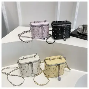 Small Crossbody Bag for Women, Quilted Chain Mini Square Purse, Korean Chic Diamond Quilted Shoulder Handbag, Lightweight Trendy Spring Outfit Bag for Party Date Night Daily Wear