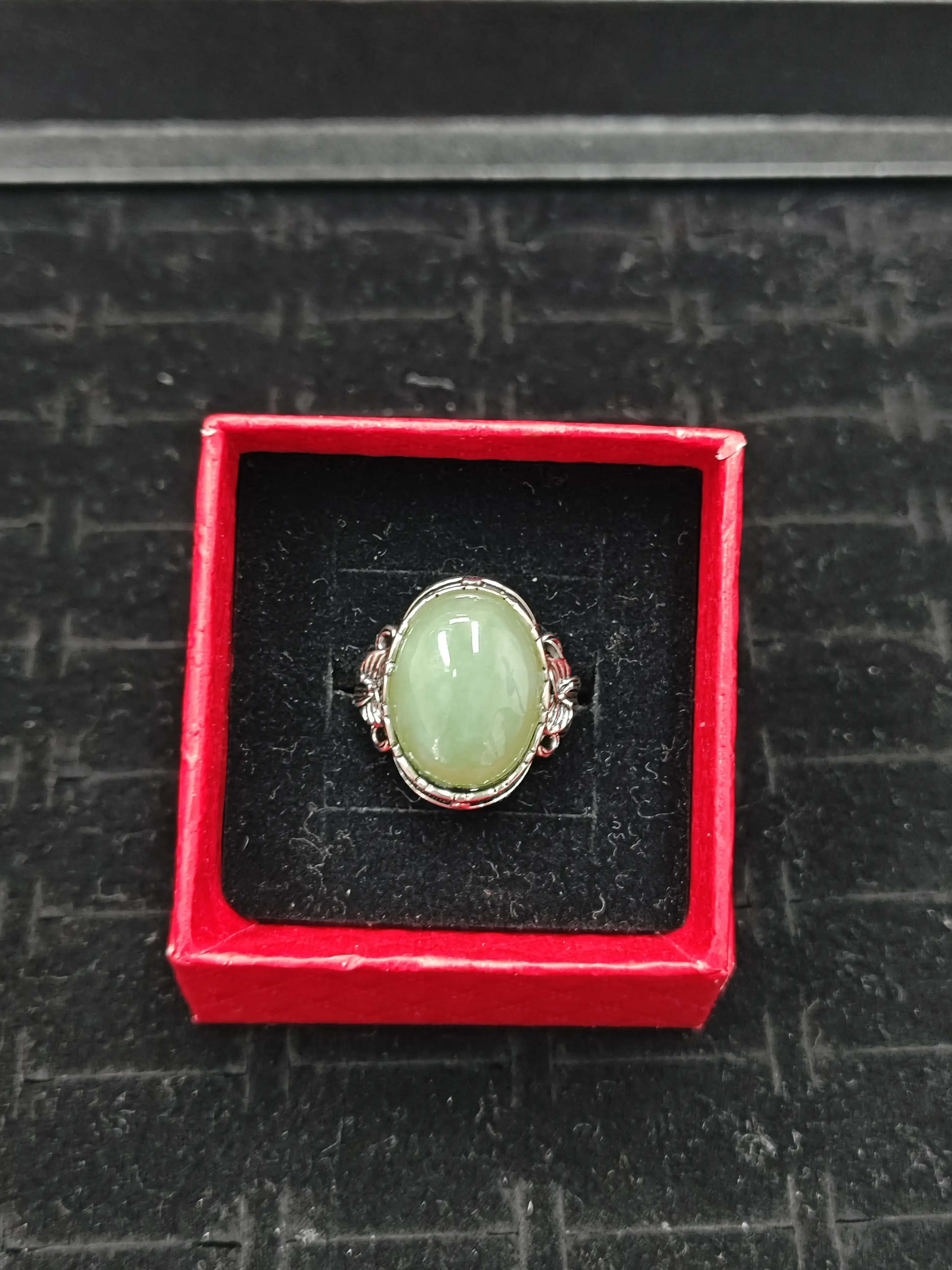 Lia(19073)gc. Light green jade ring