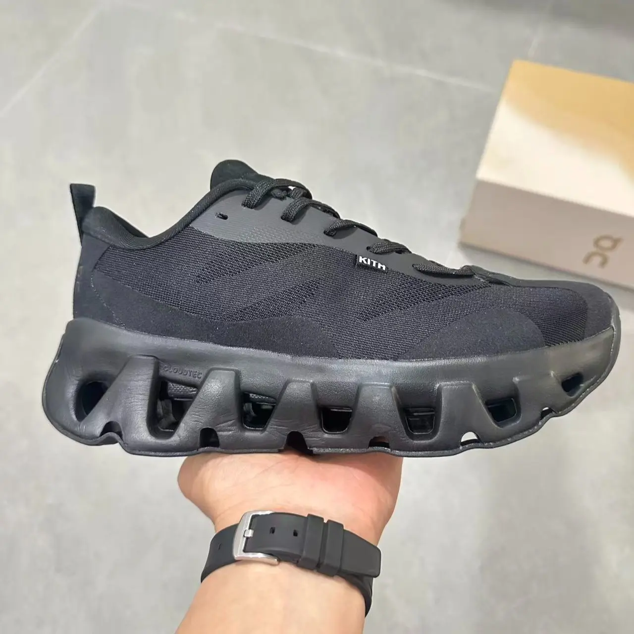 All Black Breathable Mesh Athletic Sneakers Hollow Cut Chunky Thick Sole Lightweight Walking Training Footwear For Men
