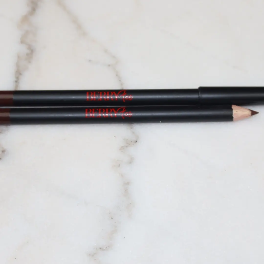 Cocoa brown lip liner
