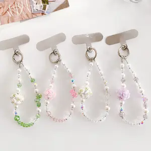 Cute 3D Flower Keychains For Women Sweet Acrylic Colorful Beaded Keyring Bag Decoration Earphone Case Pendant Accessories, Floral Pattern Keychain