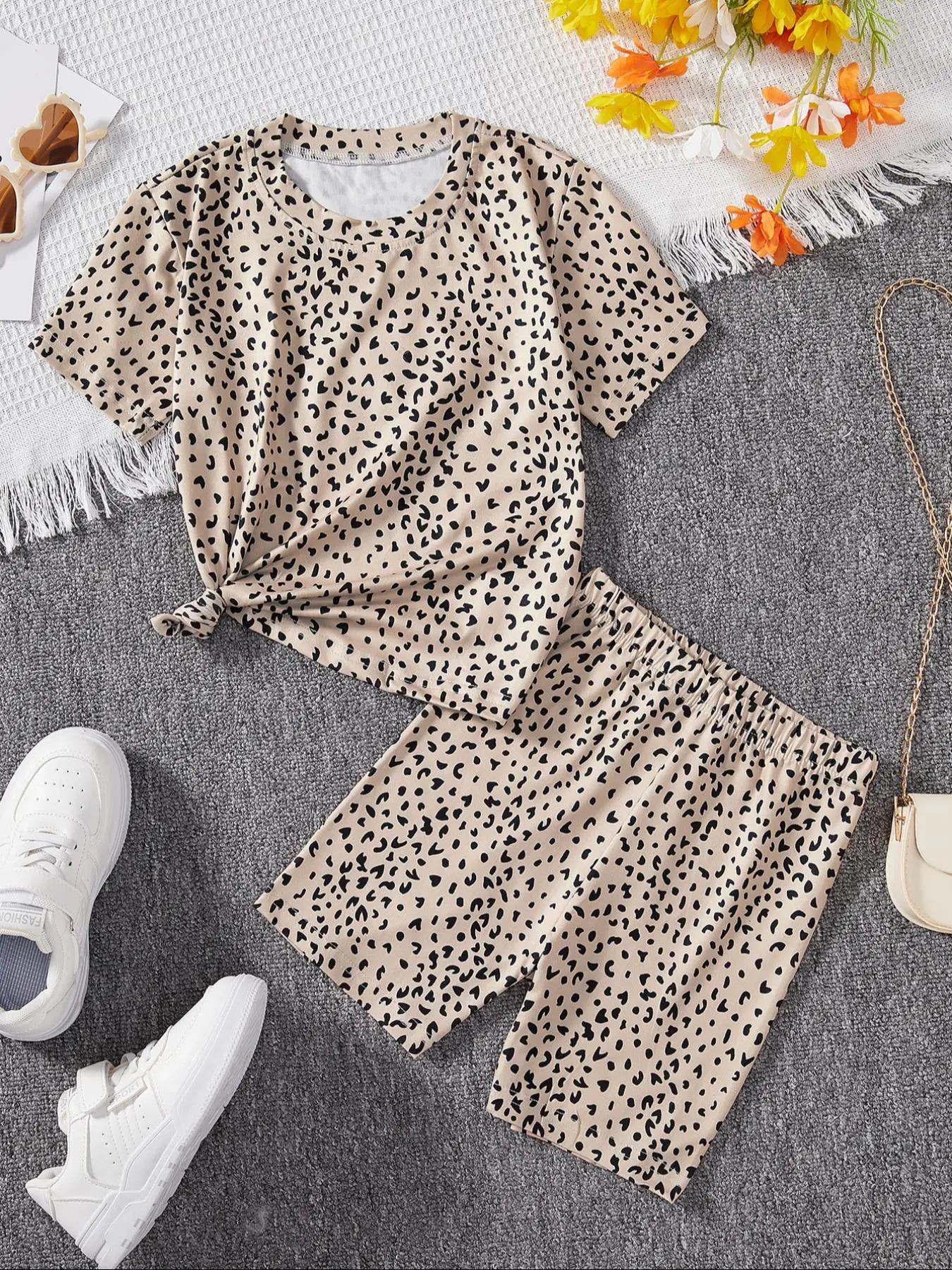 Two-Piece Set Girl's Leopard Print Tee & Pants Set, Casual Round Neck Short Sleeve T-shirt & Trousers, Kids Summer Clothes for Daily Wear