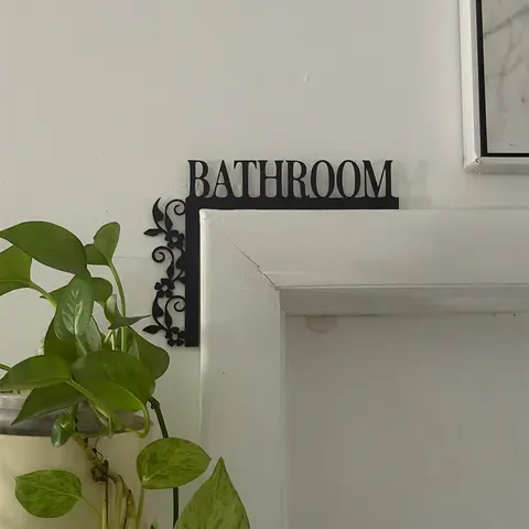 1Pc elegant metal bathroom door logo, wall-mounted wrought iron decorative sign, metal signs, with floral design, suitable for home interior decoration and bathroom decoration