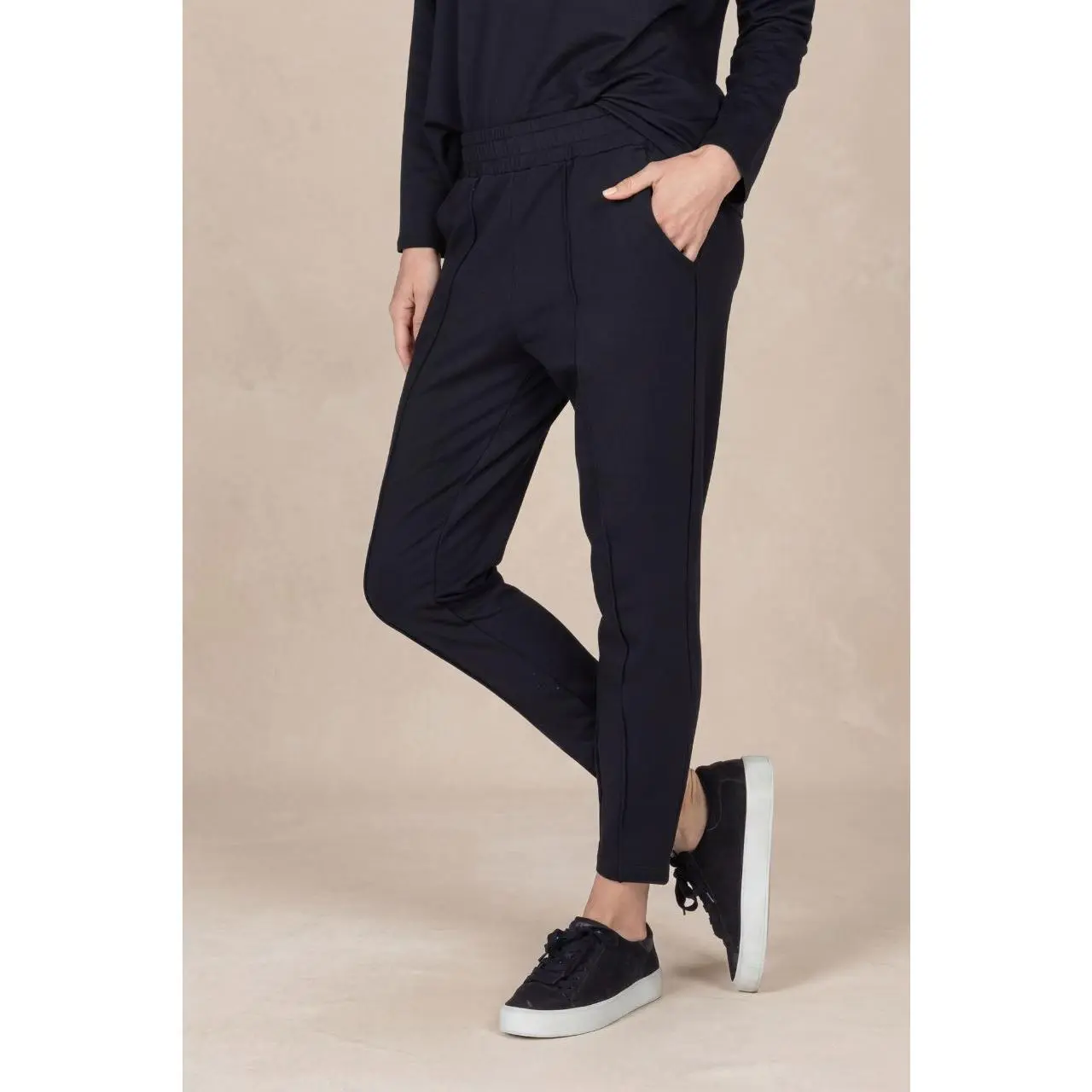 TAILORED JOGGER: BLACK