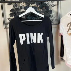 VS Pink black tee