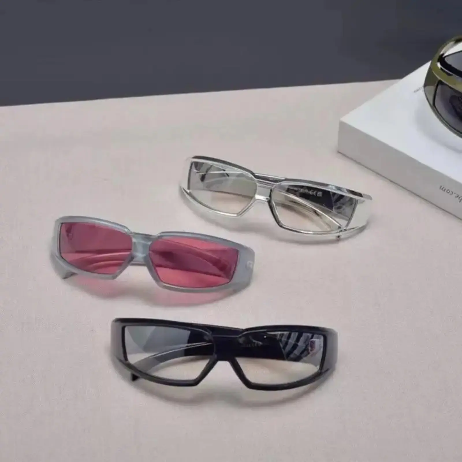 Women's Silver Glitter Square Sunglasses - Cool and High-Tech Cyberpunk Reflective Frame, Trendy Sports Glasses with Glass Lens, Female, Cyberpunk Style, Metal Hinge, Silver Frame Gradual Change Silver [Metal Hinge]