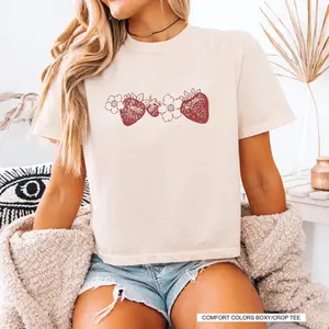 Comfort Colors Boxy T-Shirt Womens Strawberry Shirt Cropped Tee Flower Graphic Tee Boxy Crop Top Summer Cropped Tshirt Women's Floral tee