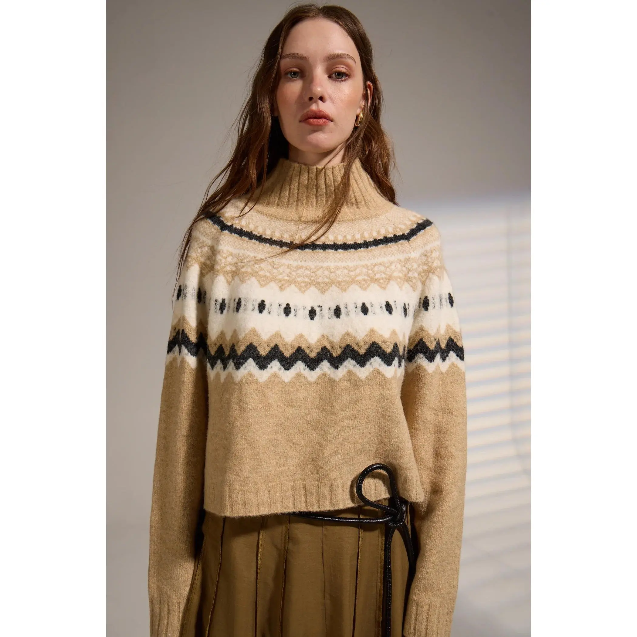 DELUC-CINNAMON TURTLE NECK SWEATER
