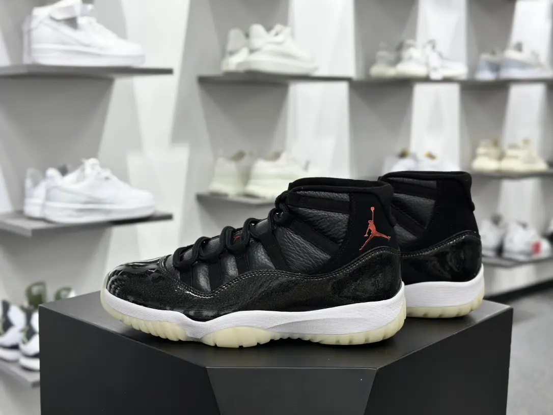 Men Women High Top Basketball Sneakers Black Glitter Sparkle Patent Leather Upper Cream Glowing Translucent Outsole Padded Ankle Collar Lace Up Comfort Street Fashion Sport Training Shoes