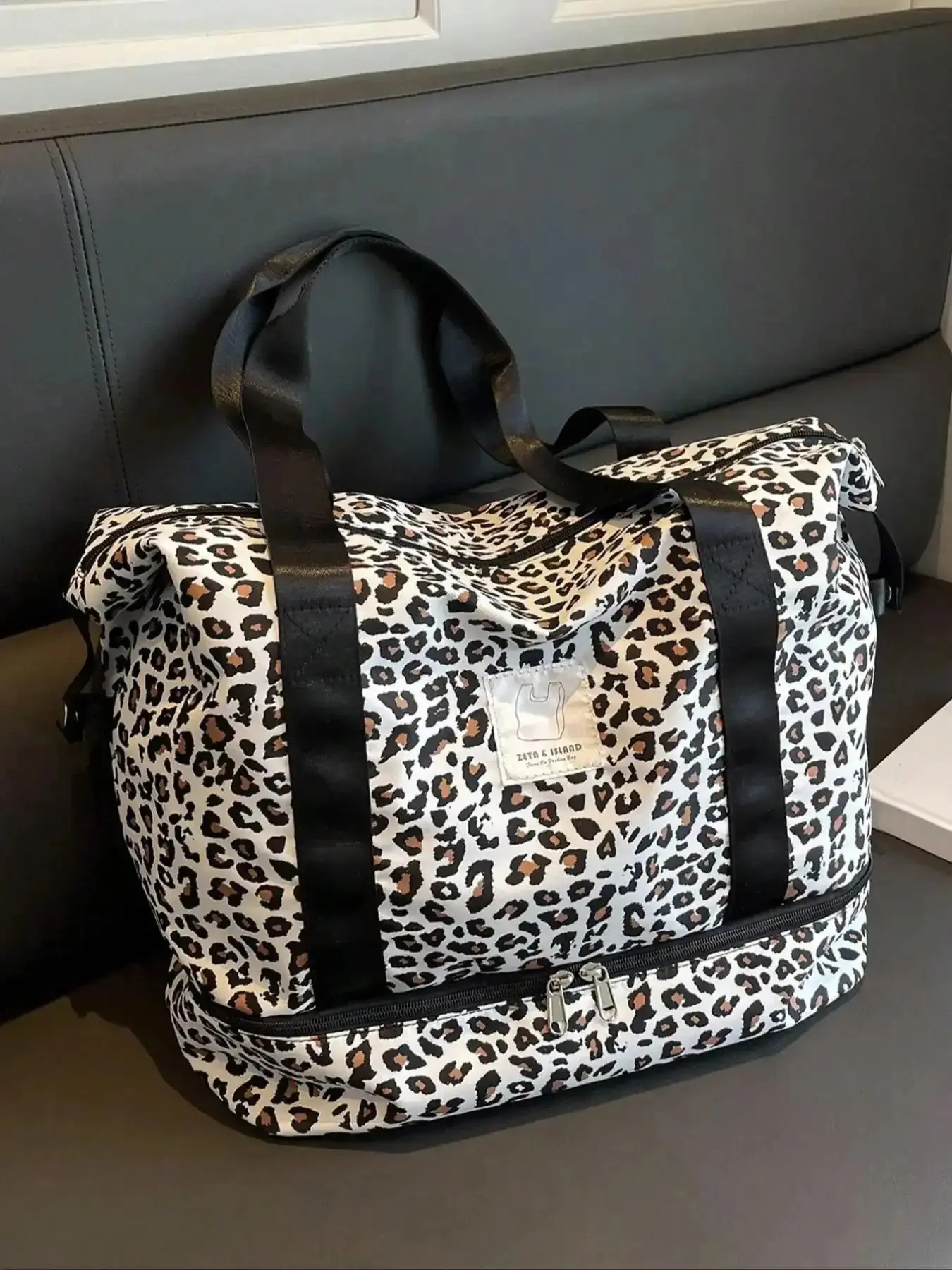 Leopard Print Large Capacity Travel Bag, Lightweight Short-distance Multi-functional Suitcase Shoulder for Women Men, Fashionable Patterned Outing Convenient Carry Fashion Elegant Stylish Perfect Essential Piece Refined