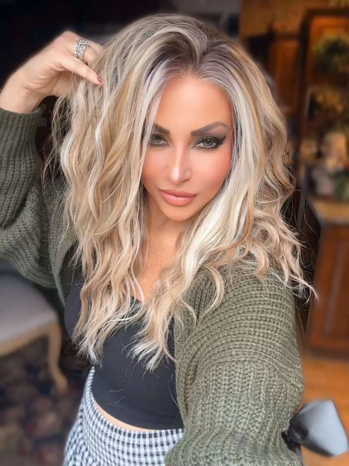 MACA BAKA Stella Beige Brown Blonde Ombre Highlight Water Wave Lace Front Wigs with Scandinavian Hairline 16 Inches Medium Length Low Density Mixed Brown Light Golden Blonde HD Synthetic Lace Front Wigs for Women