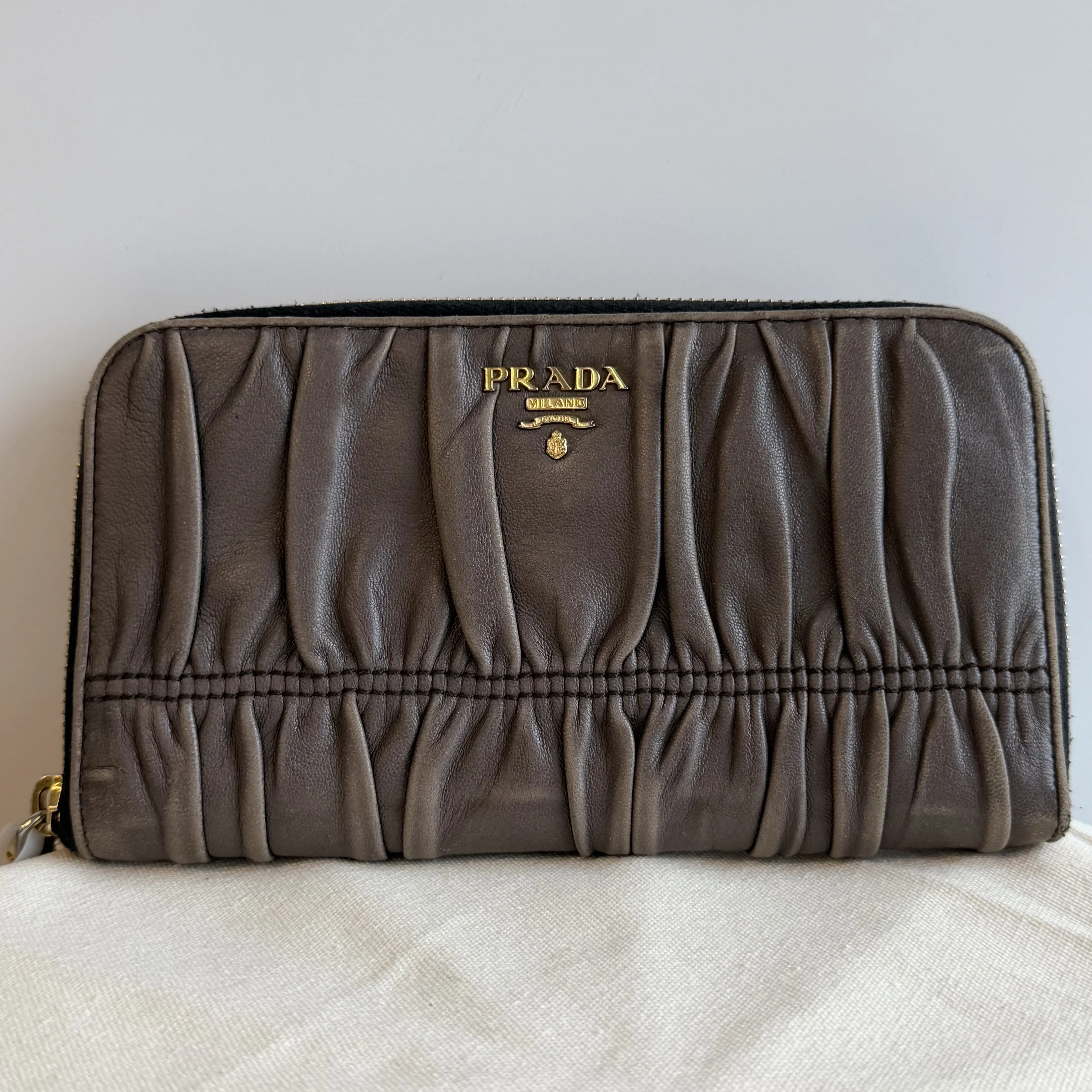 Pre-owned PRADA Ash Gray Ruched Nappa Leather Full Zip Long Wallet Gold Logo Plaque
