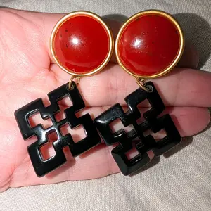 Vintage Geometric Statement Earrings | Red & Black Stylized openwork pendants carved in an endless knot (or mystic knot) geometric pattern. This symbol represents longevity, good fortune, and harmony in Asian culture | Bold 1980s Clip Earrings