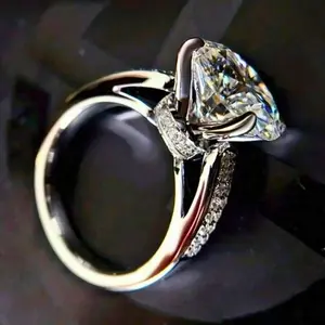 Shiny Cubic Zirconia Engagement Ring, Perfect for Evening Party and Daily Wear, Fashion Exquisite Accessory for Special Occasions and Romantic Ideas