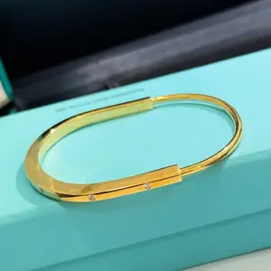Elegant Bangle Bracelet – Timeless Style and Sophistication