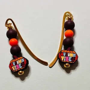 Autumn Vibes Pumpkin Bookmark - Fun Fall Hook Bookmark for Office Stationery Supplies