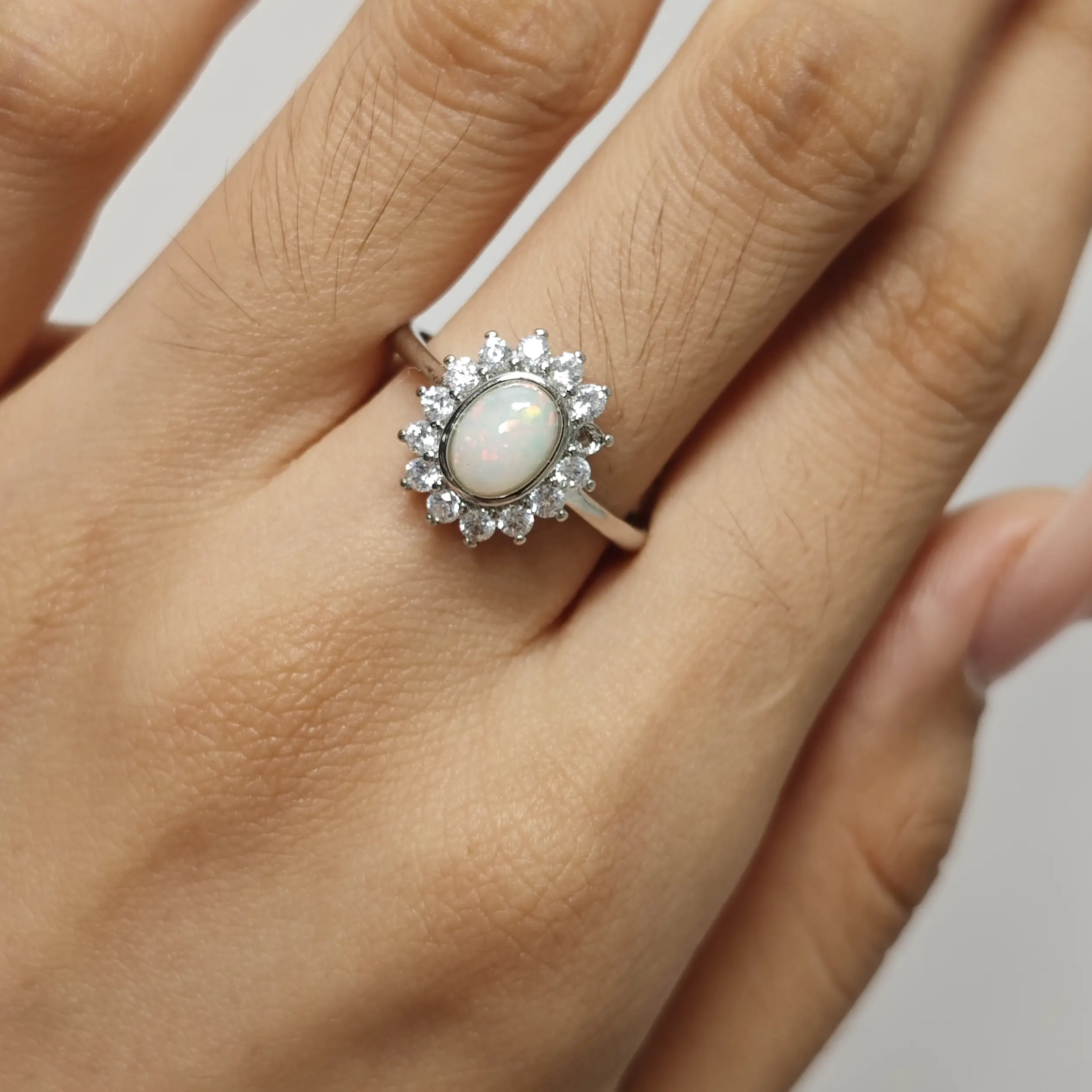 Lvy(15863)gc.Natural Flash Opal with Shining Stones