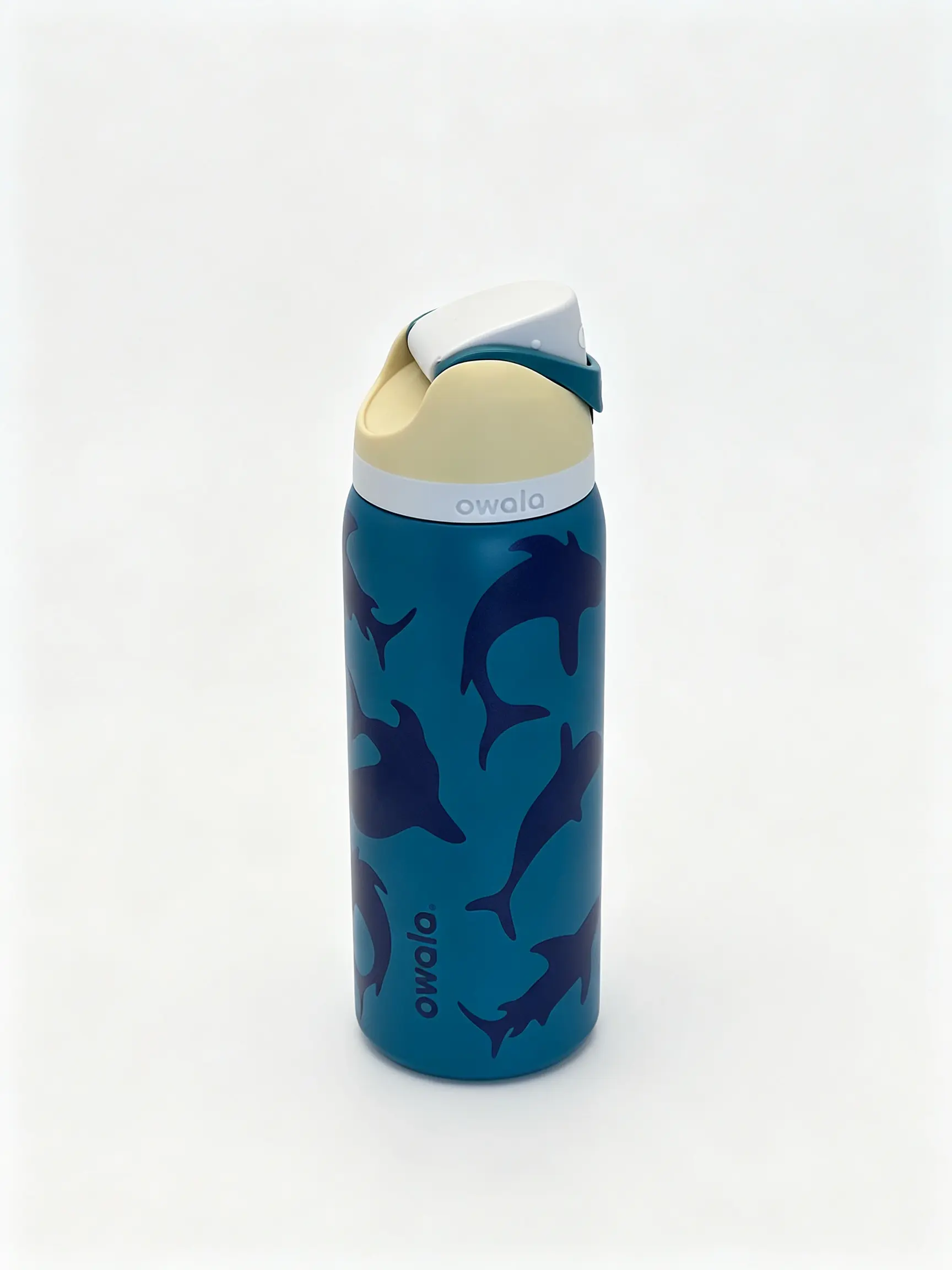 32oz Blue Water Bottle, Kids Insulated Tumbler, Premium Water Bottle, 2-In-1 Straw, BPA-Free, Perfect For Travel gym And Daily Use, Shark Pattern.