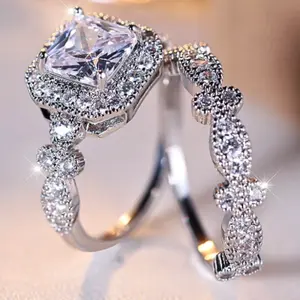 Set of 2 14k gold plated rings with square Zirconia stones, fashionable and elegant, suitable for women to wear at weddings, parties, daily