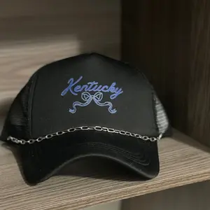 Kentucky Bow Trucker Hat ||