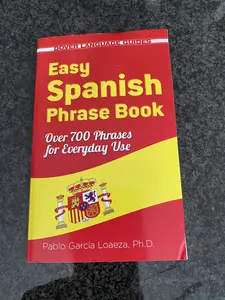 Easy Spanish Phrase Book NEW EDITION: Over 700 Phrases for Everyday Use (Dover Language Guides Spanish)