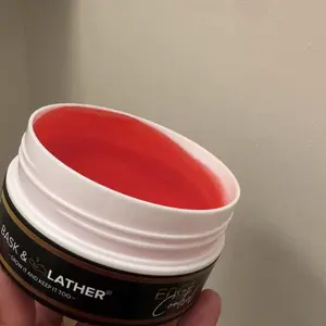 LARGE SIZE- STRONG HOLD - THICK EDGES- EDGE CONTROL BASK AND LATHER Gel Haircare strong edge 5.3oz