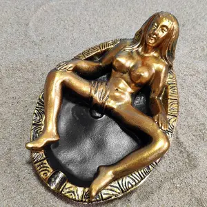 Vintage Resin Bathtub Girl Ashtray, Gothic Style Ashtray, Creative Living Room Home Desktop Decoration, Tabletop Ornament