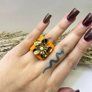 Flower Ring with Gold Accents and Pearl Centerpiece for Stylish Accessory