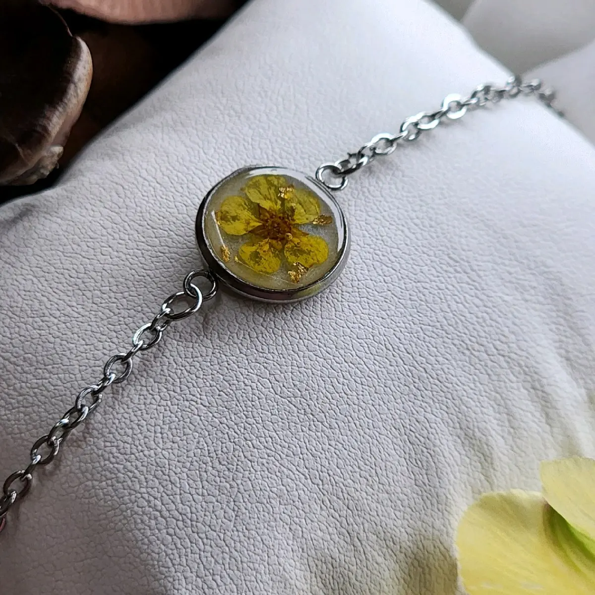 Real Dried Flowers Resin Bracelet - Stainless Steel, Handcrafted with Real Dried Flowers, Minimalist Style, Perfect for Gifts