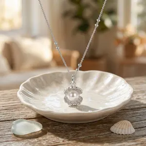 925 Silver Plated White Copper Shell and Pearl Pendant Necklace for Women Adjustable Length Beaded Chain Clavicle Necklace Minimalist Unique Design