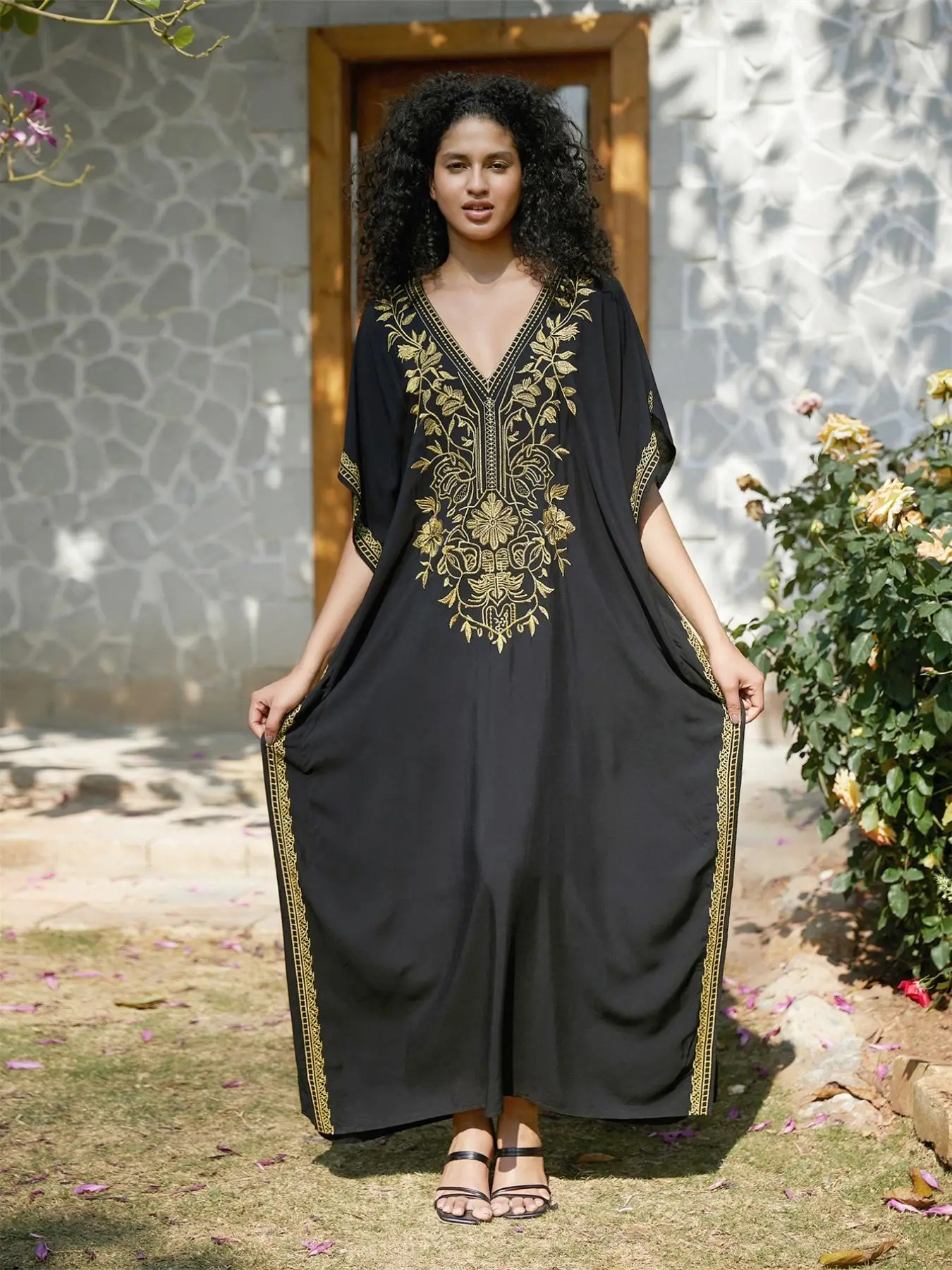 Arabic Clothing-Ethnic Pattern Embroidery Batwing Sleeve Split Hem Kaftan Dress, Modest V Neck Half Sleeve Long Dress for Summer, Women's Clothing for