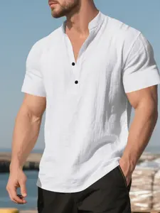 Men's solid-color Plain V-neck short-sleeved cropped linen shirt, with Manfinity Modagents relaxed fit design. Suitable for daily casual wear and beach and seaside vacations. Menswear Breathable Shirt
