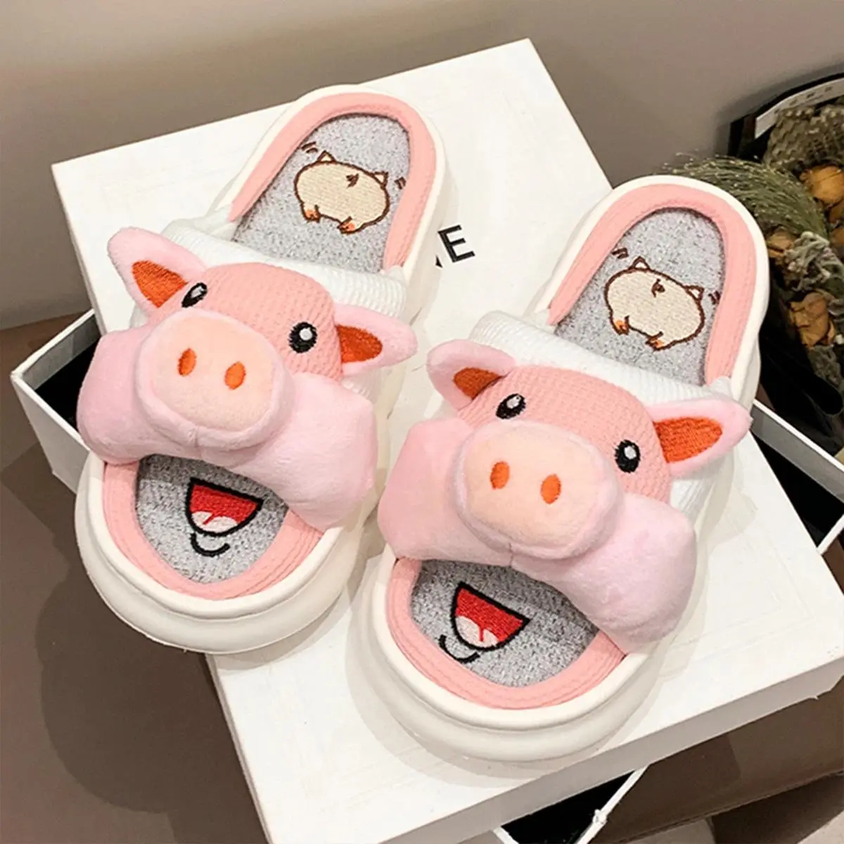 Mo Dou All-Season Designer Slide Slippers, Cute Cartoon Animal Print, Thick-Sole Cotton Indoor Bedroom Shoes for Couples, Men and Women, Footwear