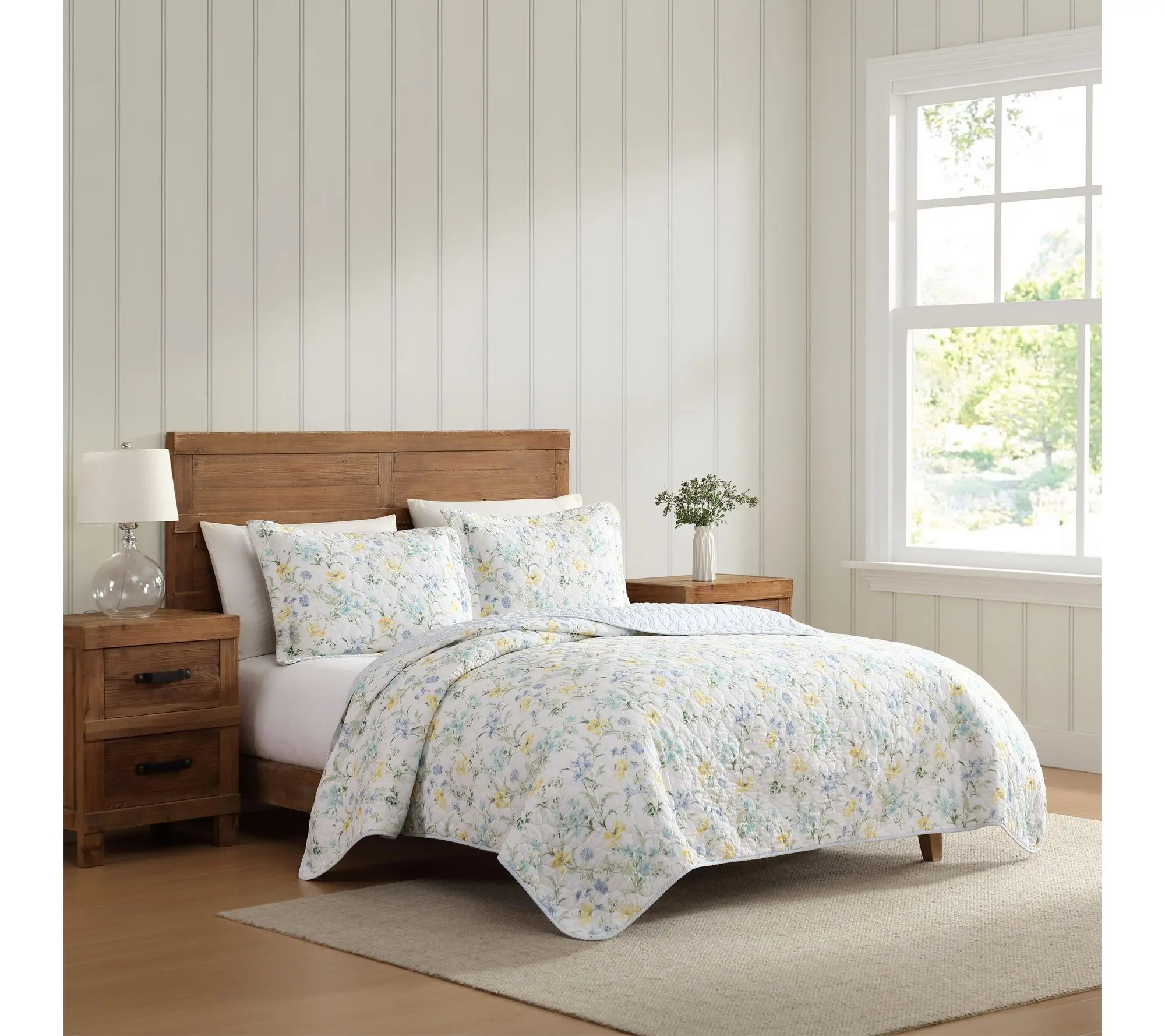 Laura Ashley Poppy Meadow Yellow/Blue Cotton Queen Quilt Set Laura Ashley Poppy Meadow Yellow/Blue Cotton Queen Quilt Set