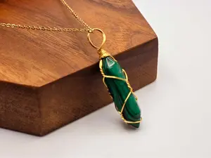Gleaming Harmony: Wire-Wrapped Malachite Point Necklace - 18 Inches