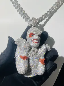 Personalized customized ice cold pendant, flying sky dollar bill thief face diamond inlaid pendant, hip-hop pendant, full of ice rap singer charm, wearing pendant accessories for large carnival parties, hip-hop classical pendant