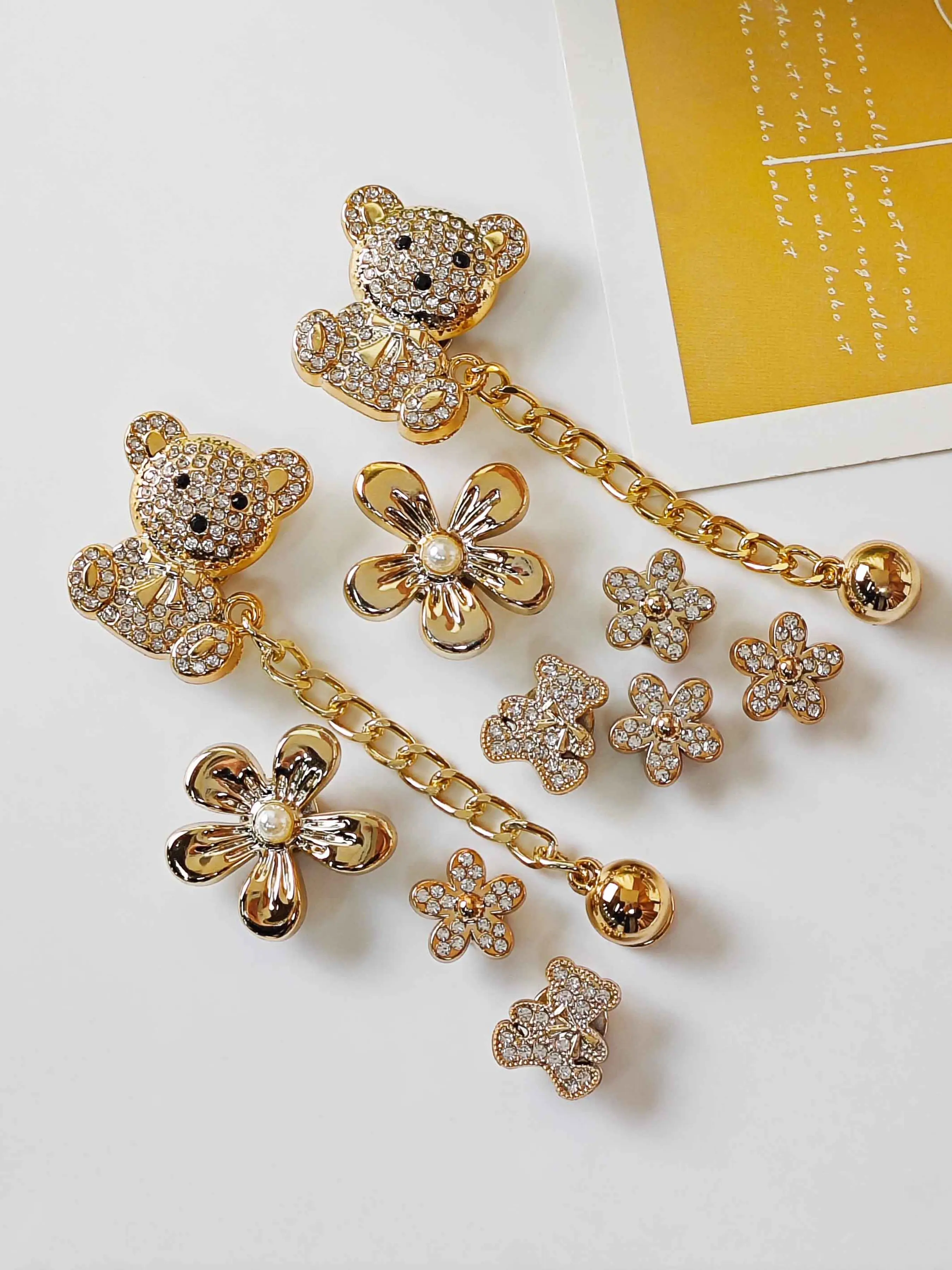 10pcs DIY Shoe Decoration Charms, Bear Chain & Flower Buckles, Lightweight Non-Metal, Y2K Fashion, Unisex, Eva Sandals, Detachable, Gift, Shoe Accessories, Decorative Shoe Accessories, Cute Shoe Decorations