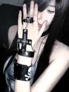 Sweet Cool Subculture Bracelet, Punk Skull Cross Wrist Chain, Unique Fashion Accessory, Gothic Style, Trendy Jewelry for Women