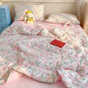 1pcs Pink Tulip Print Summer Lightweight Quilt Ultra-soft and skin-friendly air-conditioning quilt, summer cooling blanket Ideal for summer use in bedrooms, offices, beds, living rooms, and home relaxation, Soft Lightweight Quilts