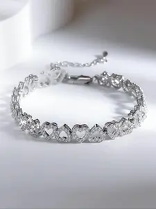 Micro inlaid zircon heart-shaped bracelet is suitable for daily wear, vacation and dating occasions, and is also a surprising and exquisite small gift, Stackable Bracelets