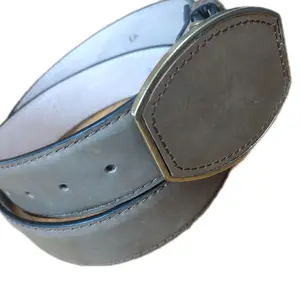 Cinto Estilo Cuadra Leather Belt with Gold Buckle and Durable Stitching for Everyday Wear