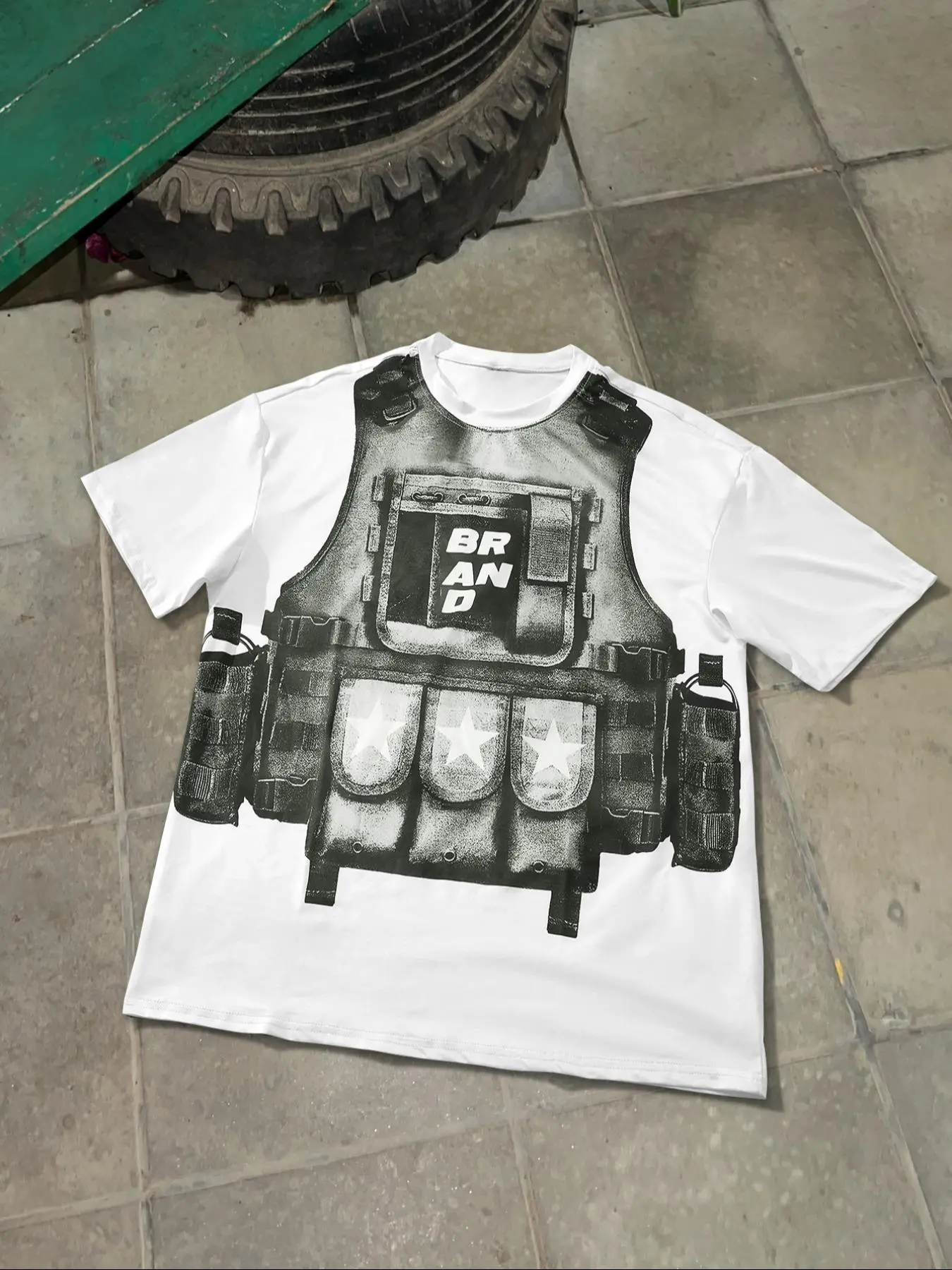 Men's Cartoon Bulletproof Vest Graphic Print Round Neck Tee, Regular Fit Casual Short Sleeve T-shirt, Men's Summer Top for Daily Wear, Streetwear, Menswear, Socks, Casual Tee Tops